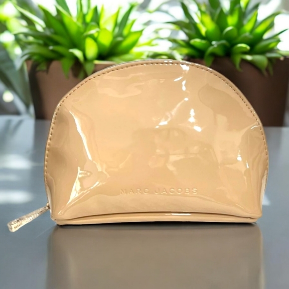 Marc Jacobs | COMPLETE SET | Tan Patent Makeup Bag - Picture 1 of 1